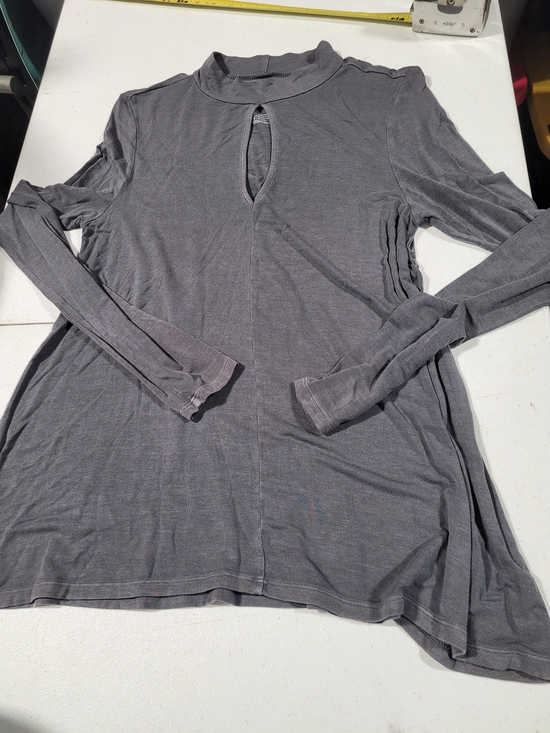 American Eagle Outfitters Tops - American Eagle Outfitters Gray Long-Sleeve Keyhole Top
